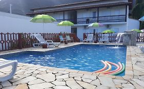 Estúdio em maresias com ar condicionado e piscina
